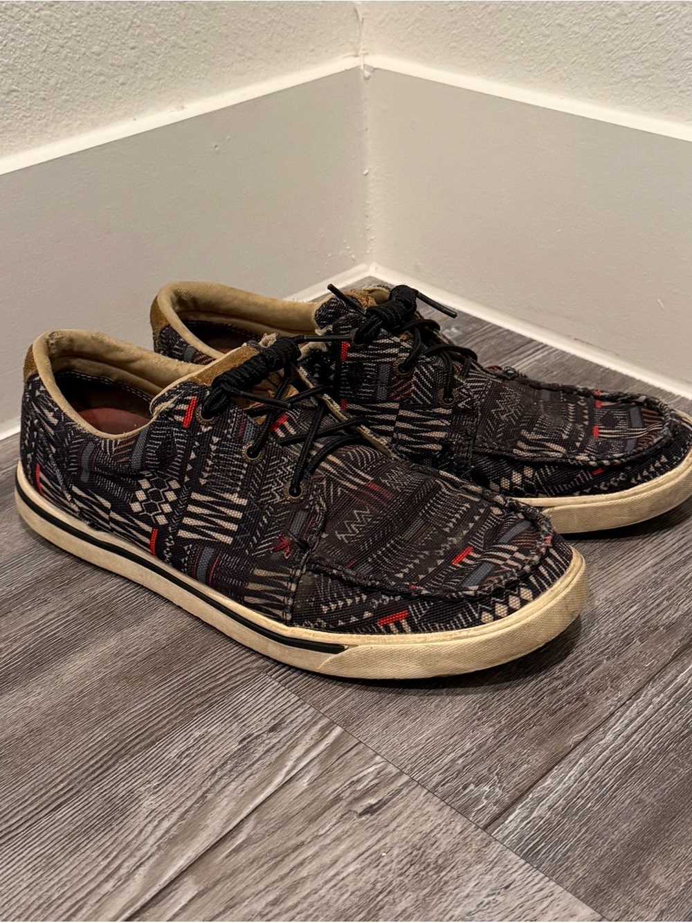 Twisted X Women’s Casual Kicks Collection Black Aztec Patterned Sneaker size 9M